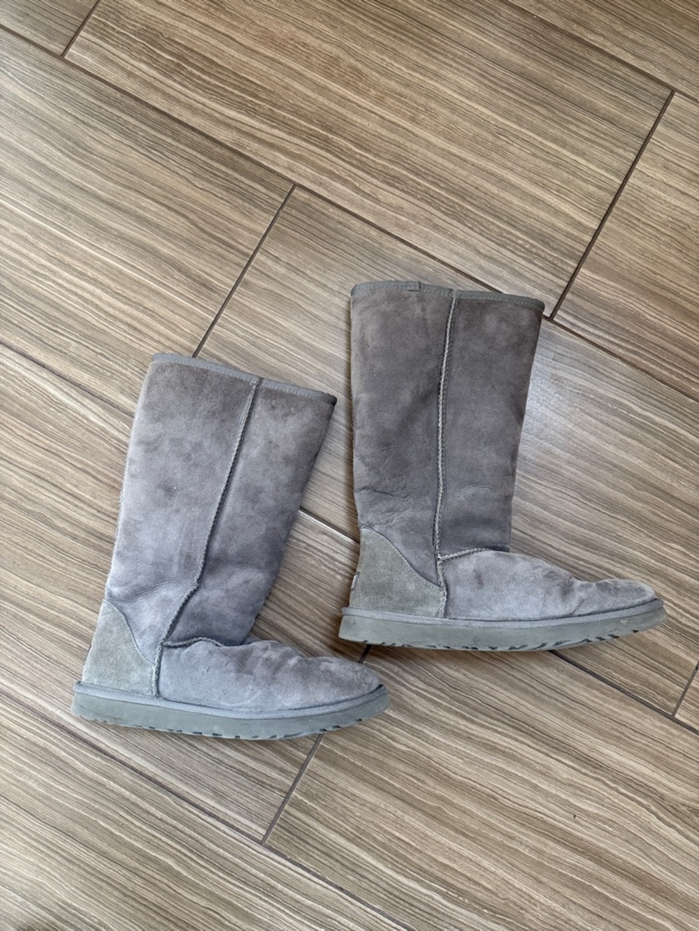 UGG Classic Tall II Grey Sheepskin Pull-on Boot Women size 10